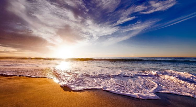 las mejores playas del norte de España para viajar en verano